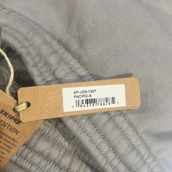 Skims Outdoor Fleece Pullover - Picture 7 of 10